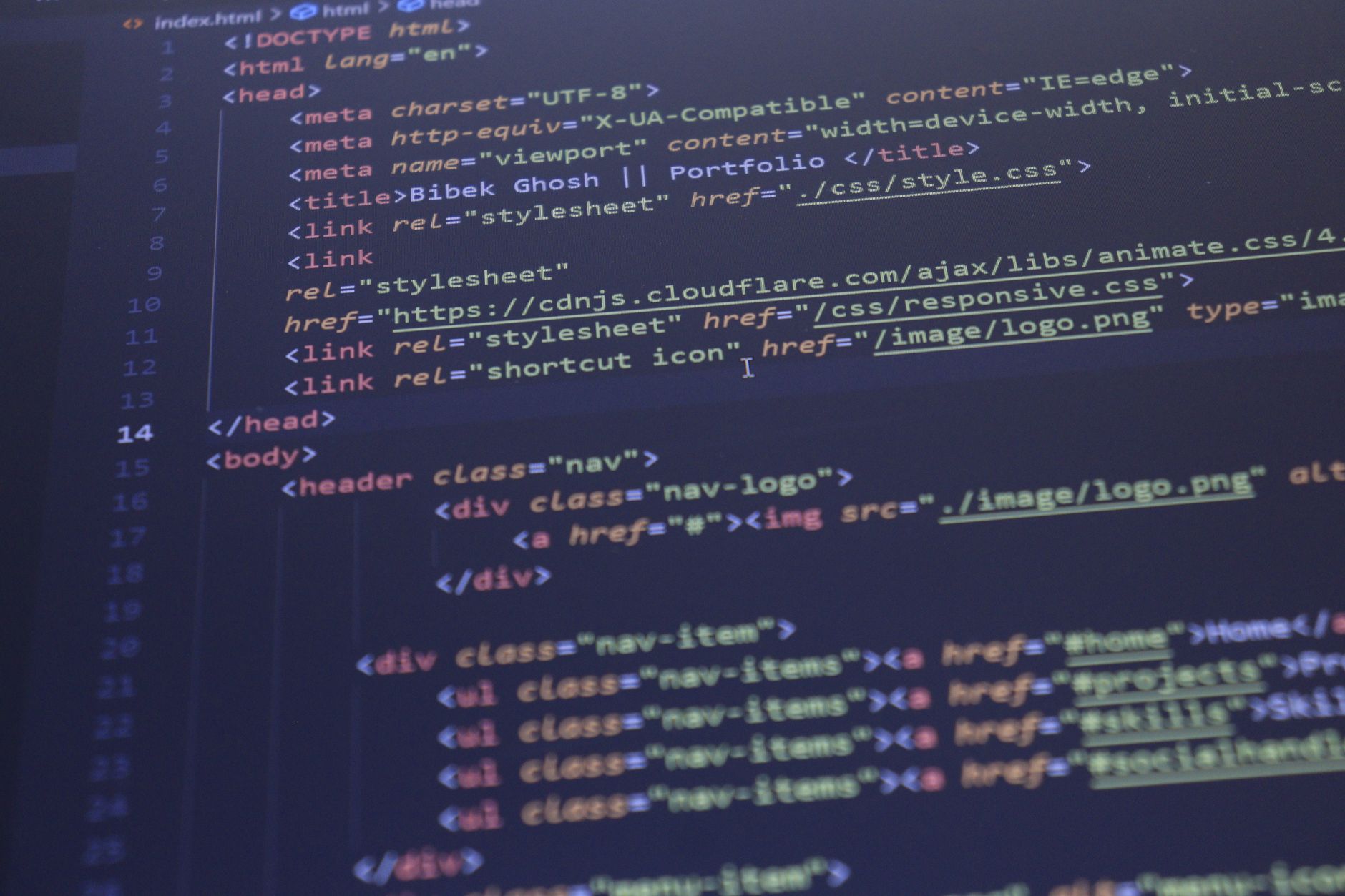 Lignes de code HTML et CSS à l’écran