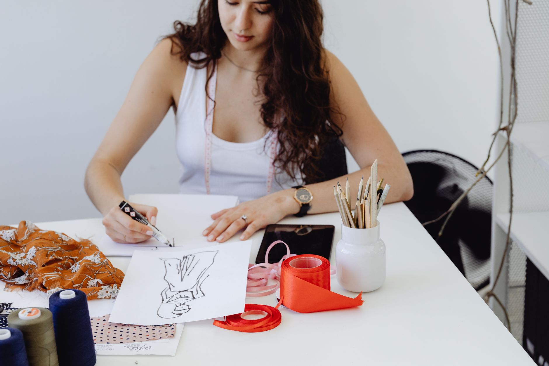 Esquisses de logos sur papier