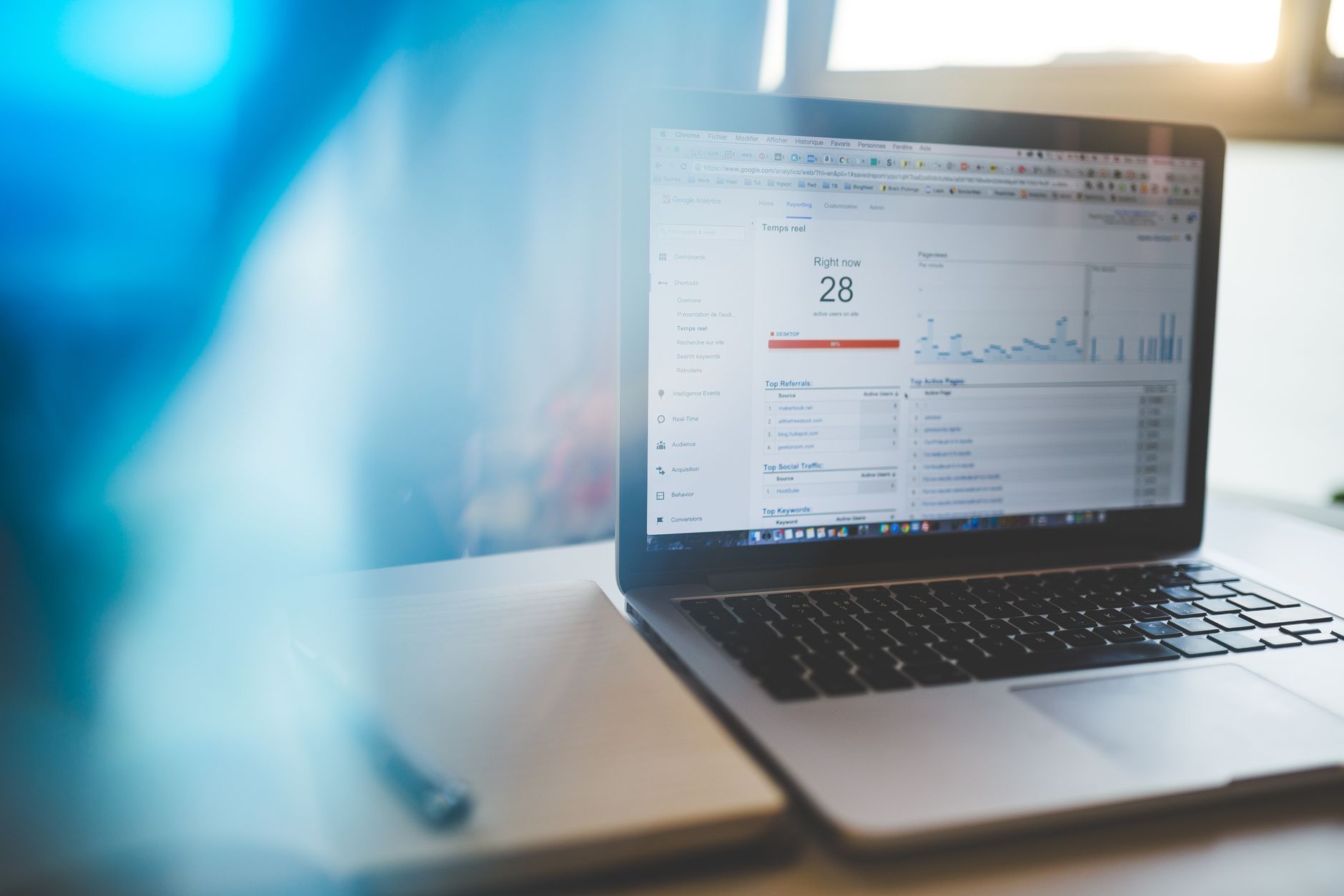 Ordinateur portable affichant des statistiques de site