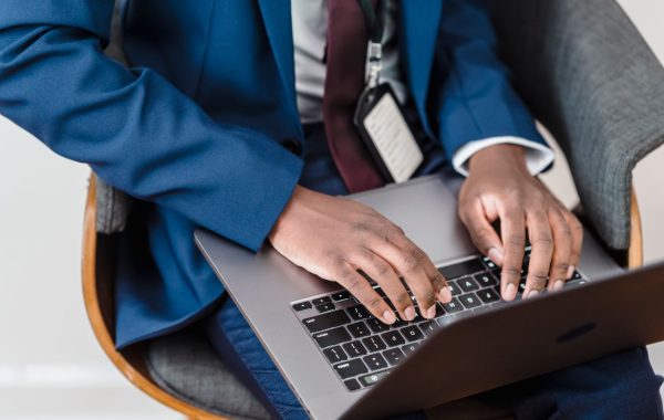 Envoyer un mail en copie cachée sans exposer personne