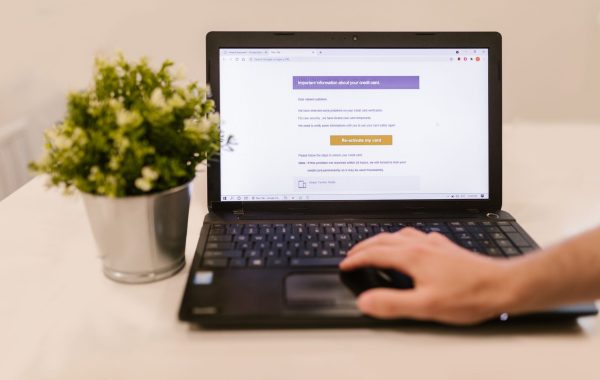 Comment signaler un mail frauduleux en quelques clics ?
