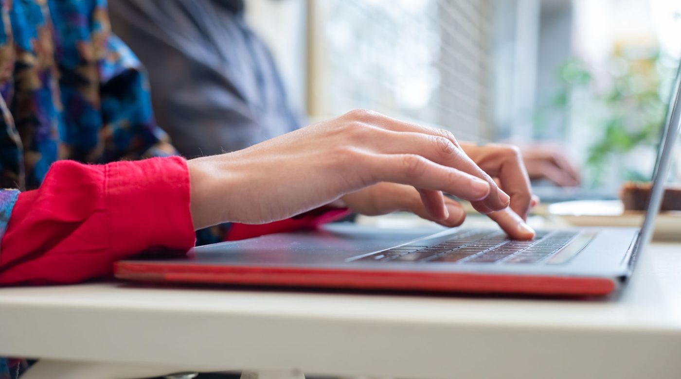 Comment retrouver un mail archivé dans Gmail ou Outlook ?